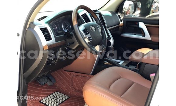 Buy Import Toyota Land Cruiser White Car in Import - Dubai in East Mahé Buy Import Toyota Land Cruiser White Car in Import - Dubai in East Mahé