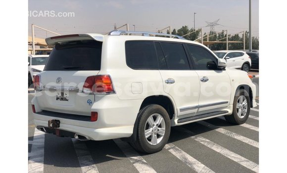 Buy Import Toyota Land Cruiser White Car in Import - Dubai in East Mahé Buy Import Toyota Land Cruiser White Car in Import - Dubai in East Mahé