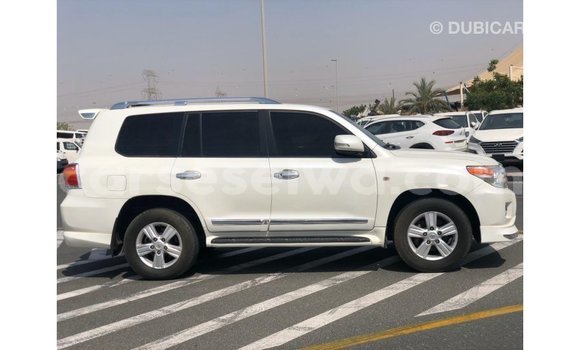 Buy Import Toyota Land Cruiser White Car in Import - Dubai in East Mahé Buy Import Toyota Land Cruiser White Car in Import - Dubai in East Mahé
