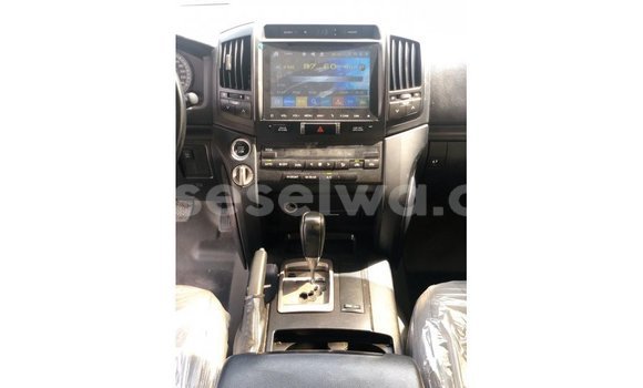 Buy Import Toyota Land Cruiser White Car in Import - Dubai in East Mahé Buy Import Toyota Land Cruiser White Car in Import - Dubai in East Mahé
