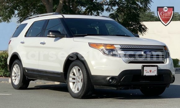 Buy Import Ford Explorer White Car in Import - Dubai in East Mahé