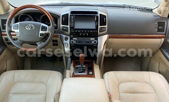 Buy Import Toyota Land Cruiser White Car in Import - Dubai in East Mahé Buy Import Toyota Land Cruiser White Car in Import - Dubai in East Mahé