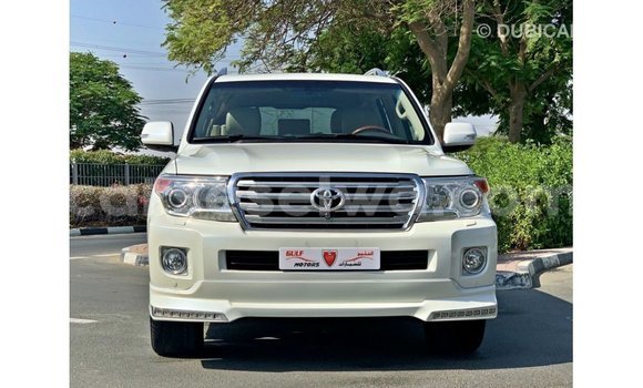 Buy Import Toyota Land Cruiser White Car in Import - Dubai in East Mahé Buy Import Toyota Land Cruiser White Car in Import - Dubai in East Mahé