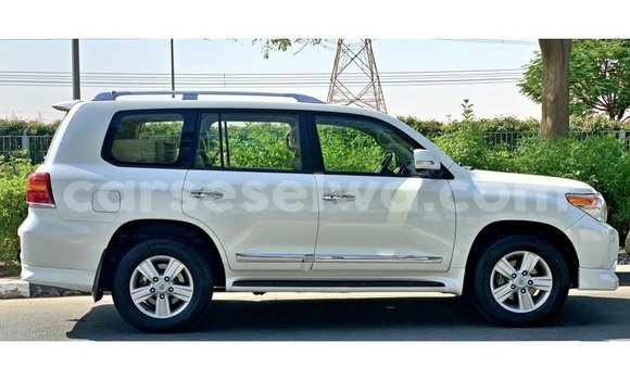 Buy Import Toyota Land Cruiser White Car in Import - Dubai in East Mahé Buy Import Toyota Land Cruiser White Car in Import - Dubai in East Mahé