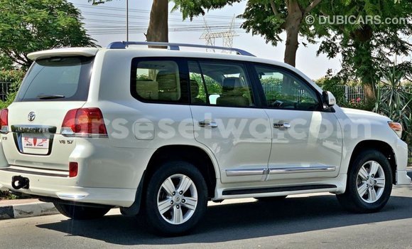 Buy Import Toyota Land Cruiser White Car in Import - Dubai in East Mahé Buy Import Toyota Land Cruiser White Car in Import - Dubai in East Mahé