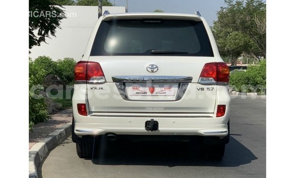Buy Import Toyota Land Cruiser White Car in Import - Dubai in East Mahé Buy Import Toyota Land Cruiser White Car in Import - Dubai in East Mahé