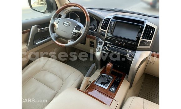 Buy Import Toyota Land Cruiser White Car in Import - Dubai in East Mahé Buy Import Toyota Land Cruiser White Car in Import - Dubai in East Mahé