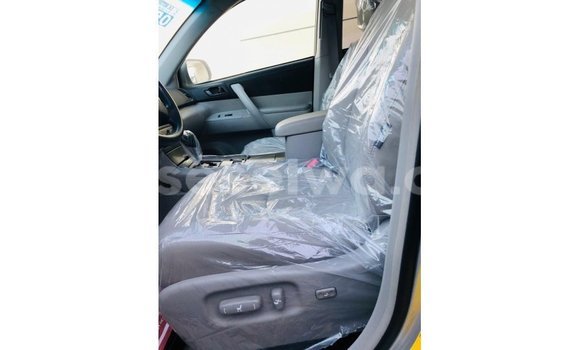 Buy Import Toyota Highlander Other Car in Import - Dubai in East Mahé Buy Import Toyota Highlander Other Car in Import - Dubai in East Mahé