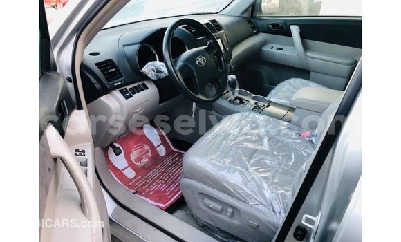 Buy Import Toyota Highlander Other Car in Import - Dubai in East Mahé Buy Import Toyota Highlander Other Car in Import - Dubai in East Mahé