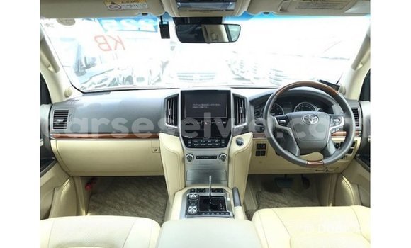 Buy Import Toyota Land Cruiser White Car in Import - Dubai in East Mahé Buy Import Toyota Land Cruiser White Car in Import - Dubai in East Mahé