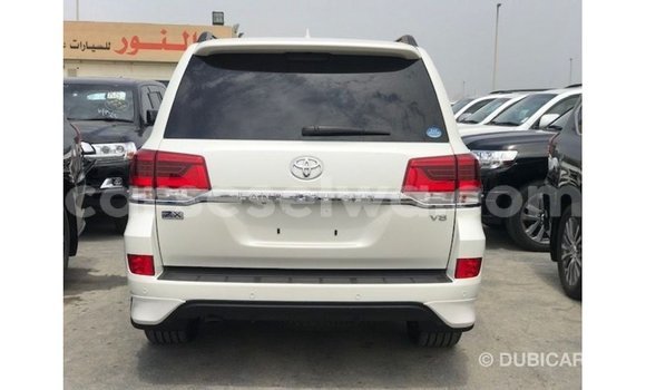 Buy Import Toyota Land Cruiser White Car in Import - Dubai in East Mahé Buy Import Toyota Land Cruiser White Car in Import - Dubai in East Mahé