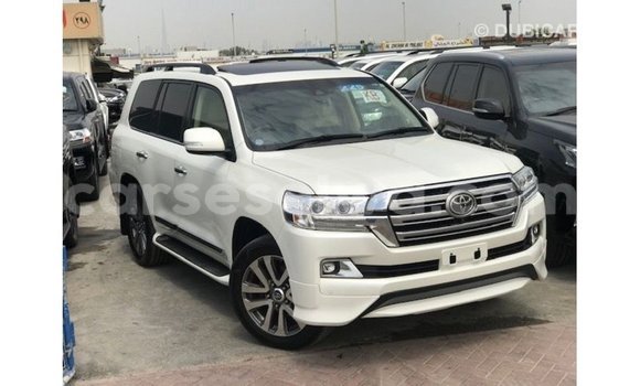 Buy Import Toyota Land Cruiser White Car in Import - Dubai in East Mahé Buy Import Toyota Land Cruiser White Car in Import - Dubai in East Mahé