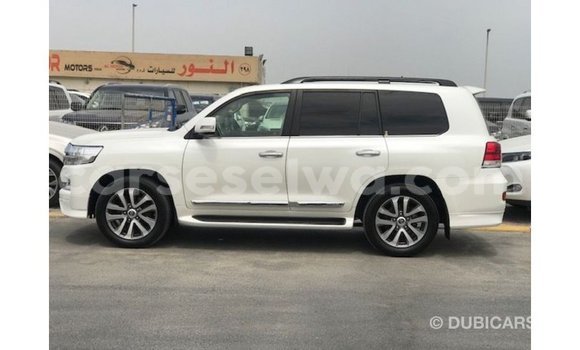 Buy Import Toyota Land Cruiser White Car in Import - Dubai in East Mahé Buy Import Toyota Land Cruiser White Car in Import - Dubai in East Mahé