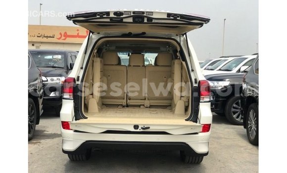 Buy Import Toyota Land Cruiser White Car in Import - Dubai in East Mahé Buy Import Toyota Land Cruiser White Car in Import - Dubai in East Mahé