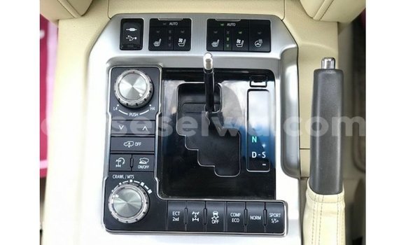 Buy Import Toyota Land Cruiser White Car in Import - Dubai in East Mahé Buy Import Toyota Land Cruiser White Car in Import - Dubai in East Mahé