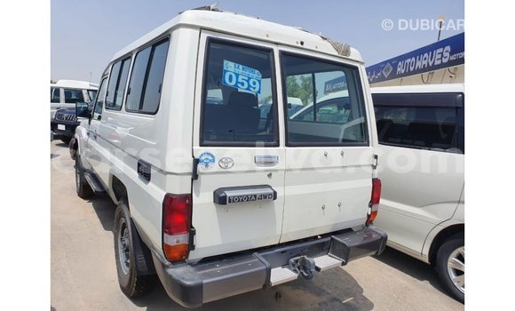 Buy Import Toyota Land Cruiser White Car in Import - Dubai in East Mahé Buy Import Toyota Land Cruiser White Car in Import - Dubai in East Mahé