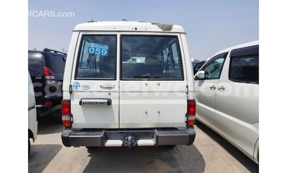 Buy Import Toyota Land Cruiser White Car in Import - Dubai in East Mahé Buy Import Toyota Land Cruiser White Car in Import - Dubai in East Mahé