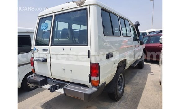 Buy Import Toyota Land Cruiser White Car in Import - Dubai in East Mahé Buy Import Toyota Land Cruiser White Car in Import - Dubai in East Mahé