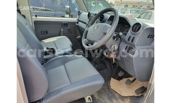 Buy Import Toyota Land Cruiser White Car in Import - Dubai in East Mahé Buy Import Toyota Land Cruiser White Car in Import - Dubai in East Mahé