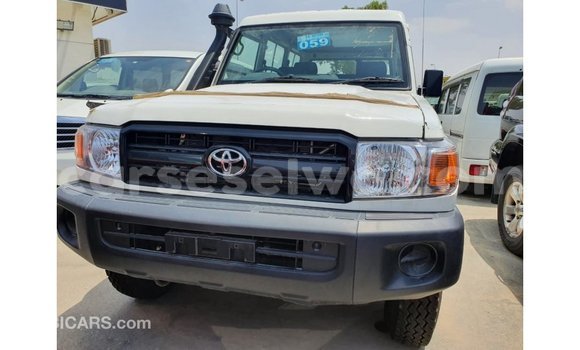 Buy Import Toyota Land Cruiser White Car in Import - Dubai in East Mahé Buy Import Toyota Land Cruiser White Car in Import - Dubai in East Mahé