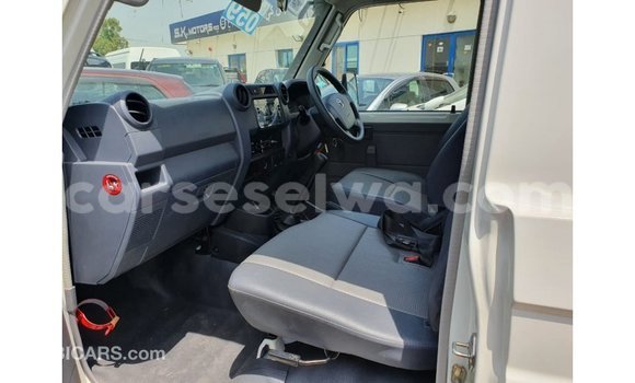Buy Import Toyota Land Cruiser White Car in Import - Dubai in East Mahé Buy Import Toyota Land Cruiser White Car in Import - Dubai in East Mahé