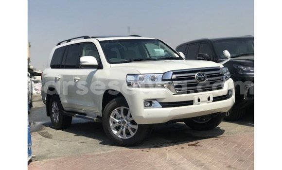 Buy Import Toyota Land Cruiser White Car in Import - Dubai in East Mahé