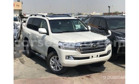 Acheter Import Voiture Toyota Land Cruiser Blanc à Import - Dubai, East Mahé Acheter Import Voiture Toyota Land Cruiser Blanc à Import - Dubai, East Mahé