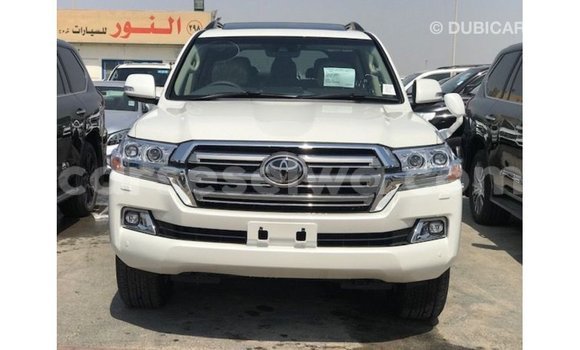 Acheter Import Voiture Toyota Land Cruiser Blanc à Import - Dubai, East Mahé Acheter Import Voiture Toyota Land Cruiser Blanc à Import - Dubai, East Mahé