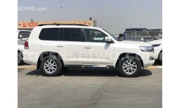 Acheter Import Voiture Toyota Land Cruiser Blanc à Import - Dubai, East Mahé Acheter Import Voiture Toyota Land Cruiser Blanc à Import - Dubai, East Mahé