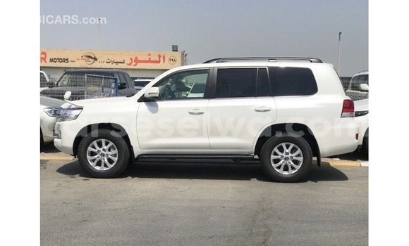 Acheter Import Voiture Toyota Land Cruiser Blanc à Import - Dubai, East Mahé Acheter Import Voiture Toyota Land Cruiser Blanc à Import - Dubai, East Mahé