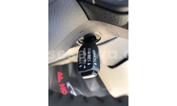 Acheter Import Voiture Toyota Land Cruiser Blanc à Import - Dubai, East Mahé Acheter Import Voiture Toyota Land Cruiser Blanc à Import - Dubai, East Mahé