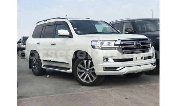 Buy Import Toyota Land Cruiser White Car in Import - Dubai in East Mahé