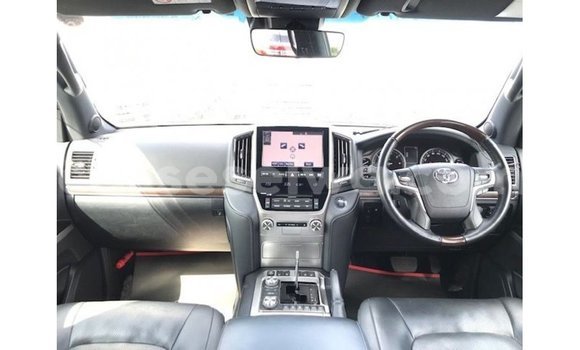 Buy Import Toyota Land Cruiser White Car in Import - Dubai in East Mahé Buy Import Toyota Land Cruiser White Car in Import - Dubai in East Mahé