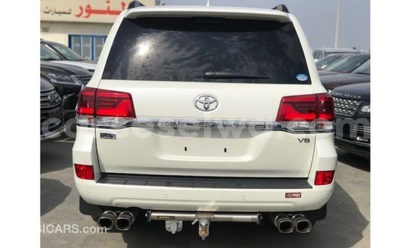 Buy Import Toyota Land Cruiser White Car in Import - Dubai in East Mahé Buy Import Toyota Land Cruiser White Car in Import - Dubai in East Mahé