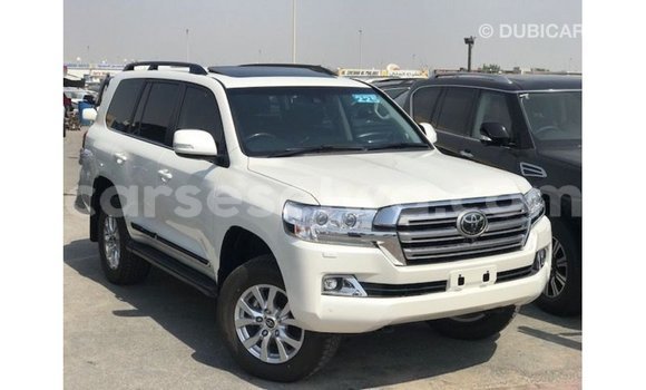 Buy Import Toyota Land Cruiser White Car in Import - Dubai in East Mahé Buy Import Toyota Land Cruiser White Car in Import - Dubai in East Mahé