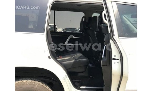 Buy Import Toyota Land Cruiser White Car in Import - Dubai in East Mahé Buy Import Toyota Land Cruiser White Car in Import - Dubai in East Mahé