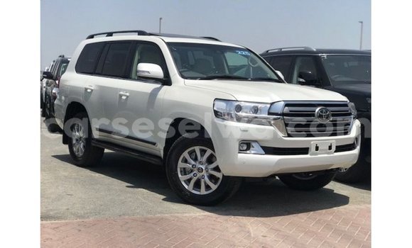Buy Import Toyota Land Cruiser White Car in Import - Dubai in East Mahé