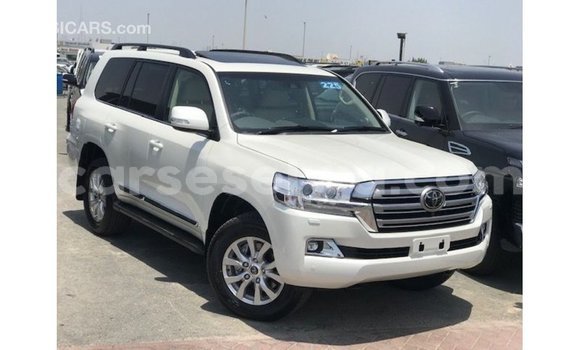 Buy Import Toyota Land Cruiser White Car in Import - Dubai in East Mahé Buy Import Toyota Land Cruiser White Car in Import - Dubai in East Mahé