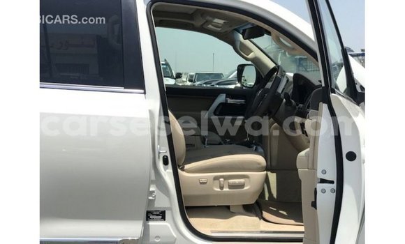 Buy Import Toyota Land Cruiser White Car in Import - Dubai in East Mahé Buy Import Toyota Land Cruiser White Car in Import - Dubai in East Mahé