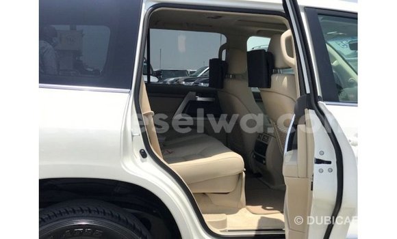 Buy Import Toyota Land Cruiser White Car in Import - Dubai in East Mahé Buy Import Toyota Land Cruiser White Car in Import - Dubai in East Mahé
