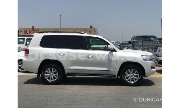 Buy Import Toyota Land Cruiser White Car in Import - Dubai in East Mahé Buy Import Toyota Land Cruiser White Car in Import - Dubai in East Mahé