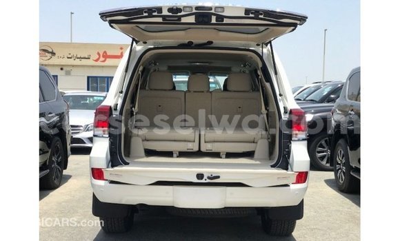 Buy Import Toyota Land Cruiser White Car in Import - Dubai in East Mahé Buy Import Toyota Land Cruiser White Car in Import - Dubai in East Mahé