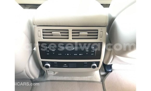 Buy Import Toyota Land Cruiser White Car in Import - Dubai in East Mahé Buy Import Toyota Land Cruiser White Car in Import - Dubai in East Mahé