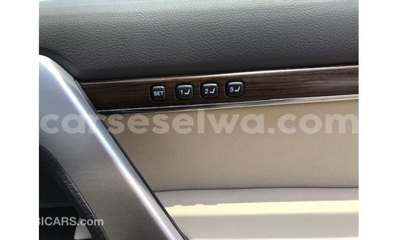 Buy Import Toyota Land Cruiser White Car in Import - Dubai in East Mahé Buy Import Toyota Land Cruiser White Car in Import - Dubai in East Mahé