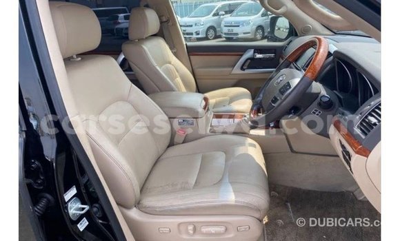 Acheter Import Voiture Toyota Land Cruiser Noir à Import - Dubai, East Mahé Acheter Import Voiture Toyota Land Cruiser Noir à Import - Dubai, East Mahé