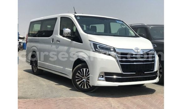 Acheter Import Voiture Toyota Granvia Blanc à Import - Dubai, East Mahé