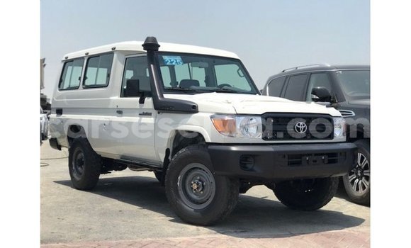 Buy Import Toyota Land Cruiser White Car in Import - Dubai in East Mahé