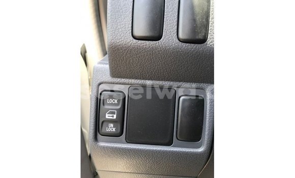 Acheter Import Voiture Toyota Land Cruiser Blanc à Import - Dubai, East Mahé Acheter Import Voiture Toyota Land Cruiser Blanc à Import - Dubai, East Mahé