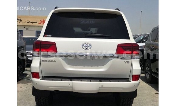 Acheter Import Voiture Toyota Land Cruiser Blanc à Import - Dubai, East Mahé Acheter Import Voiture Toyota Land Cruiser Blanc à Import - Dubai, East Mahé