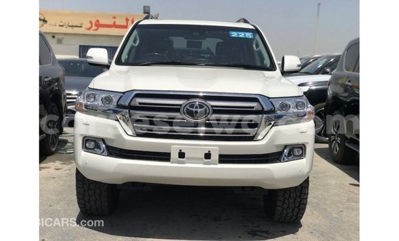 Acheter Import Voiture Toyota Land Cruiser Blanc à Import - Dubai, East Mahé Acheter Import Voiture Toyota Land Cruiser Blanc à Import - Dubai, East Mahé